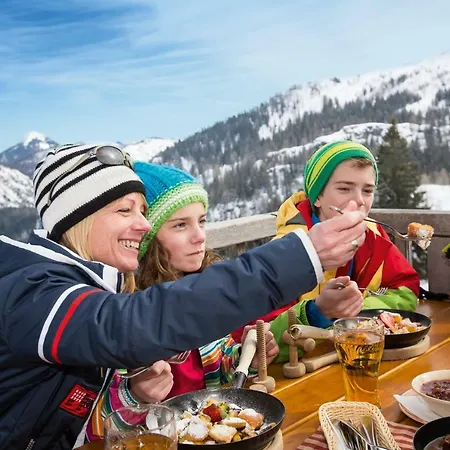 Gaestehaus Eder Apartmán Tröpolach